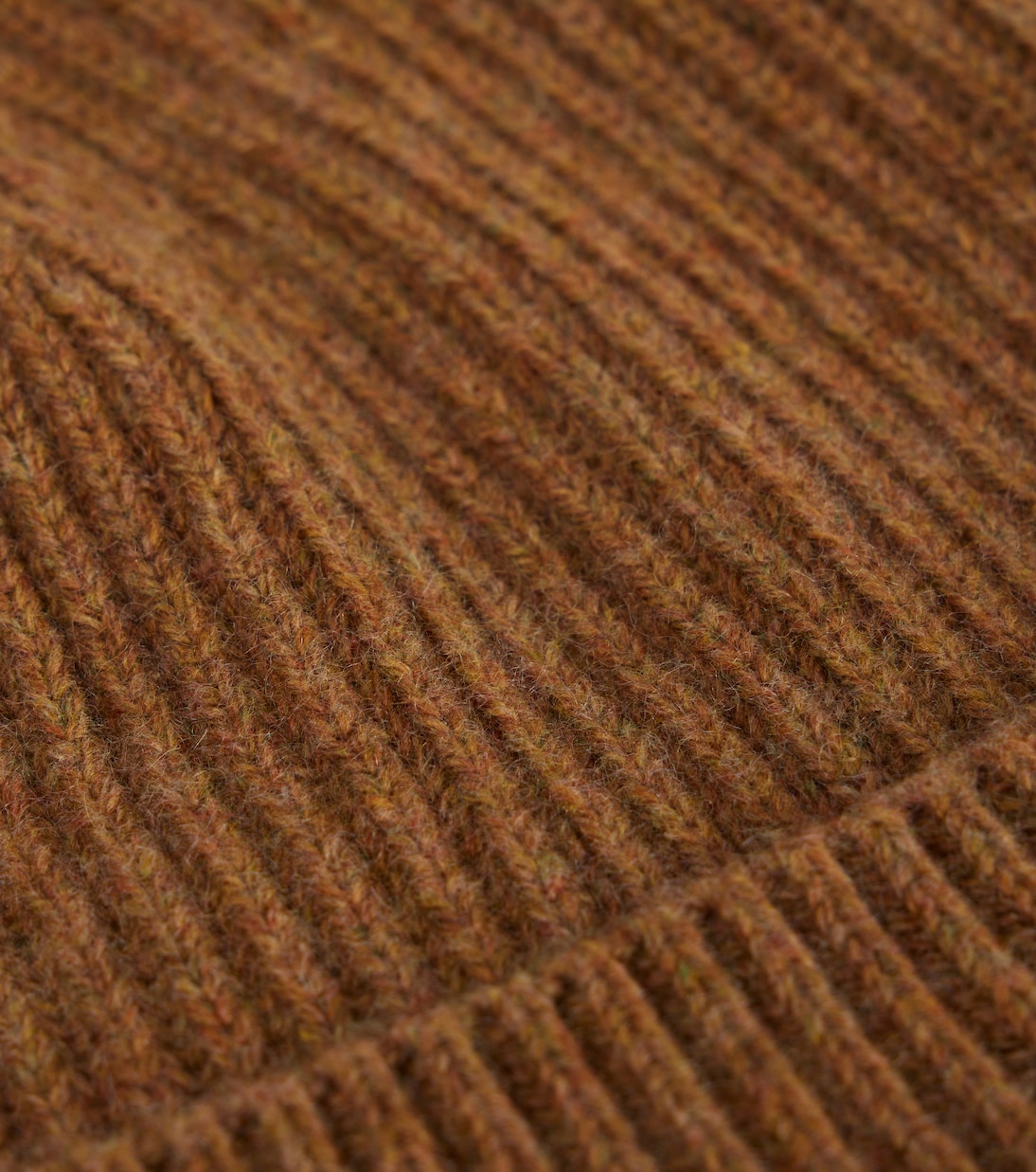 Berretto Loro Piana in cashmere lavorato a coste, stile giovane e moderno