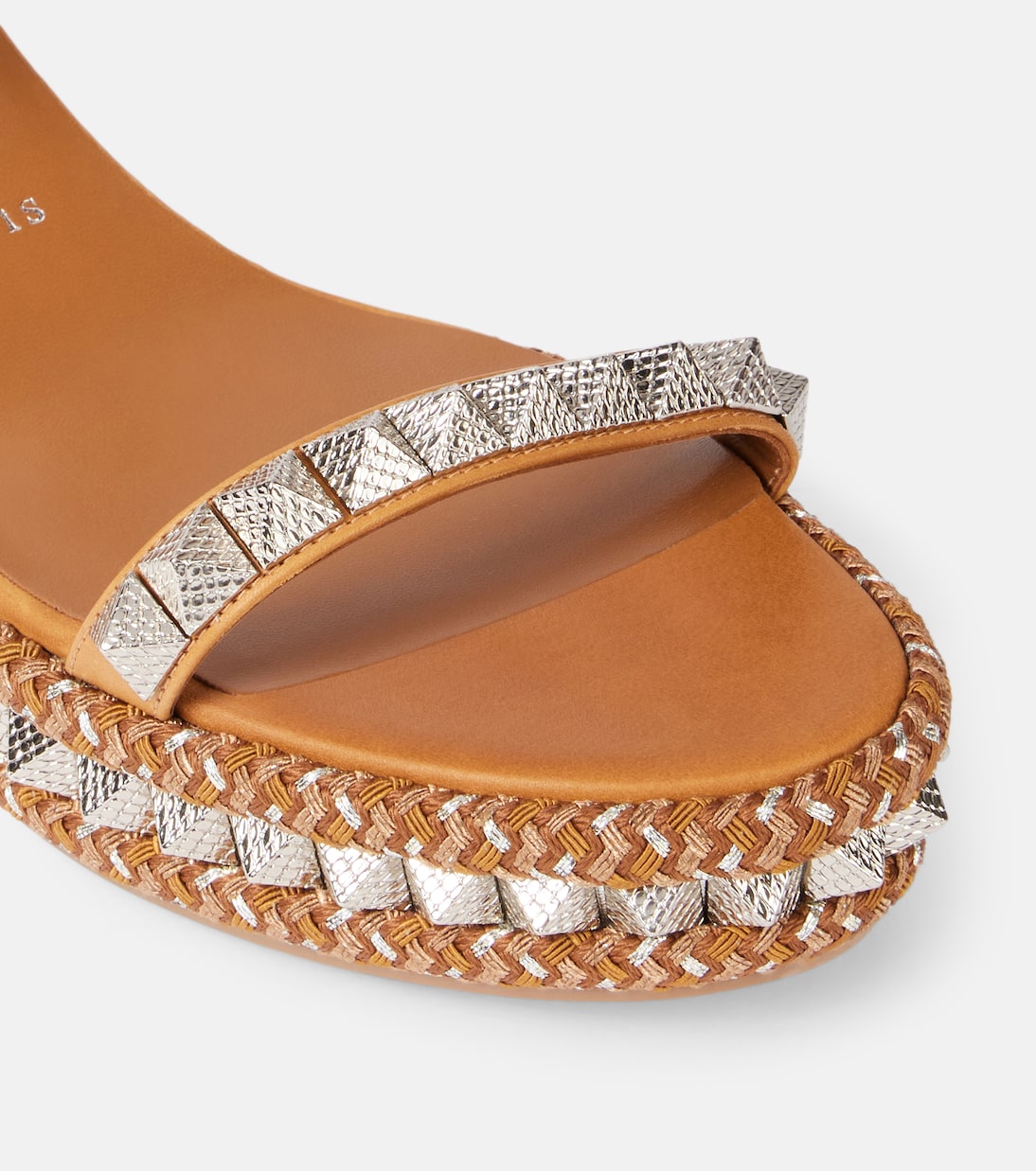 Scarpe estive con zeppa CHRISTIAN LOUBOUTIN Pyraclou 60, design con dettagli a punta e suola in corda, perfette per i giovani alla moda.