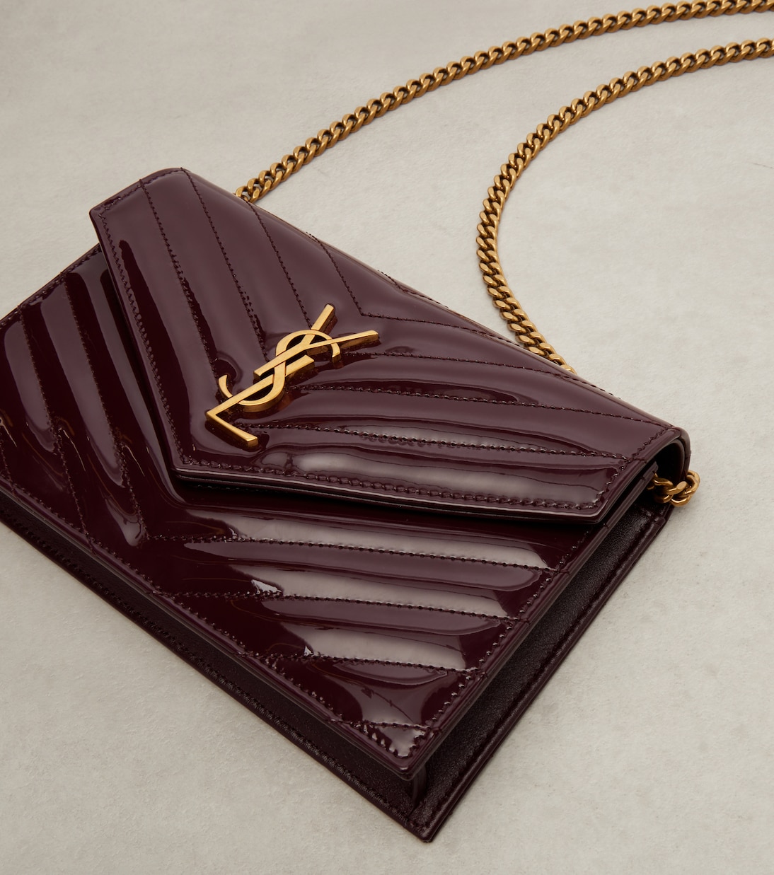 Cassandre Envelope leather wallet on chain | Saint Laurent