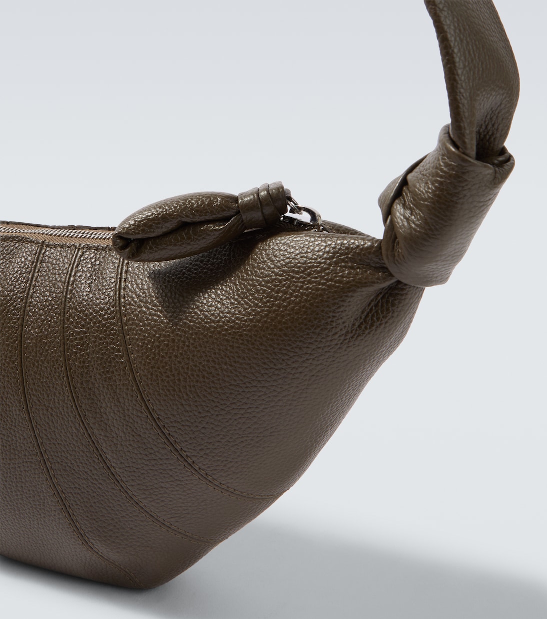 Schultertasche Croissant Small aus Leder | Lemaire