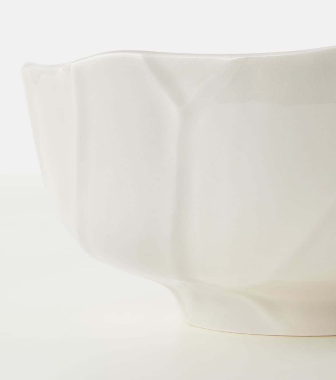 Cloudy Butterflies salad bowl by Claudia Schiffer | Bordallo Pinheiro