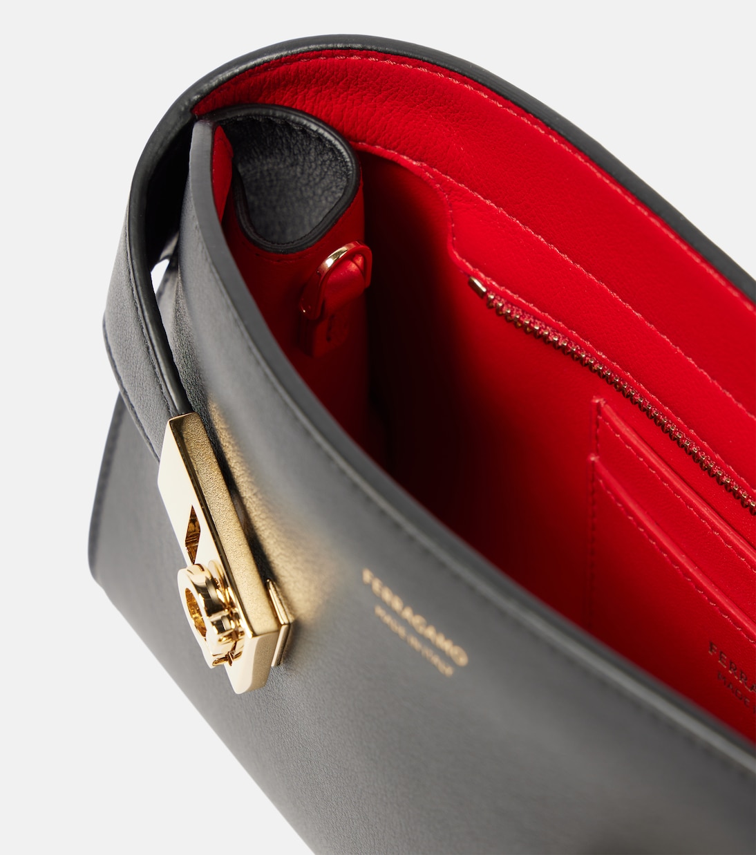 Pochette Hug en cuir | Ferragamo