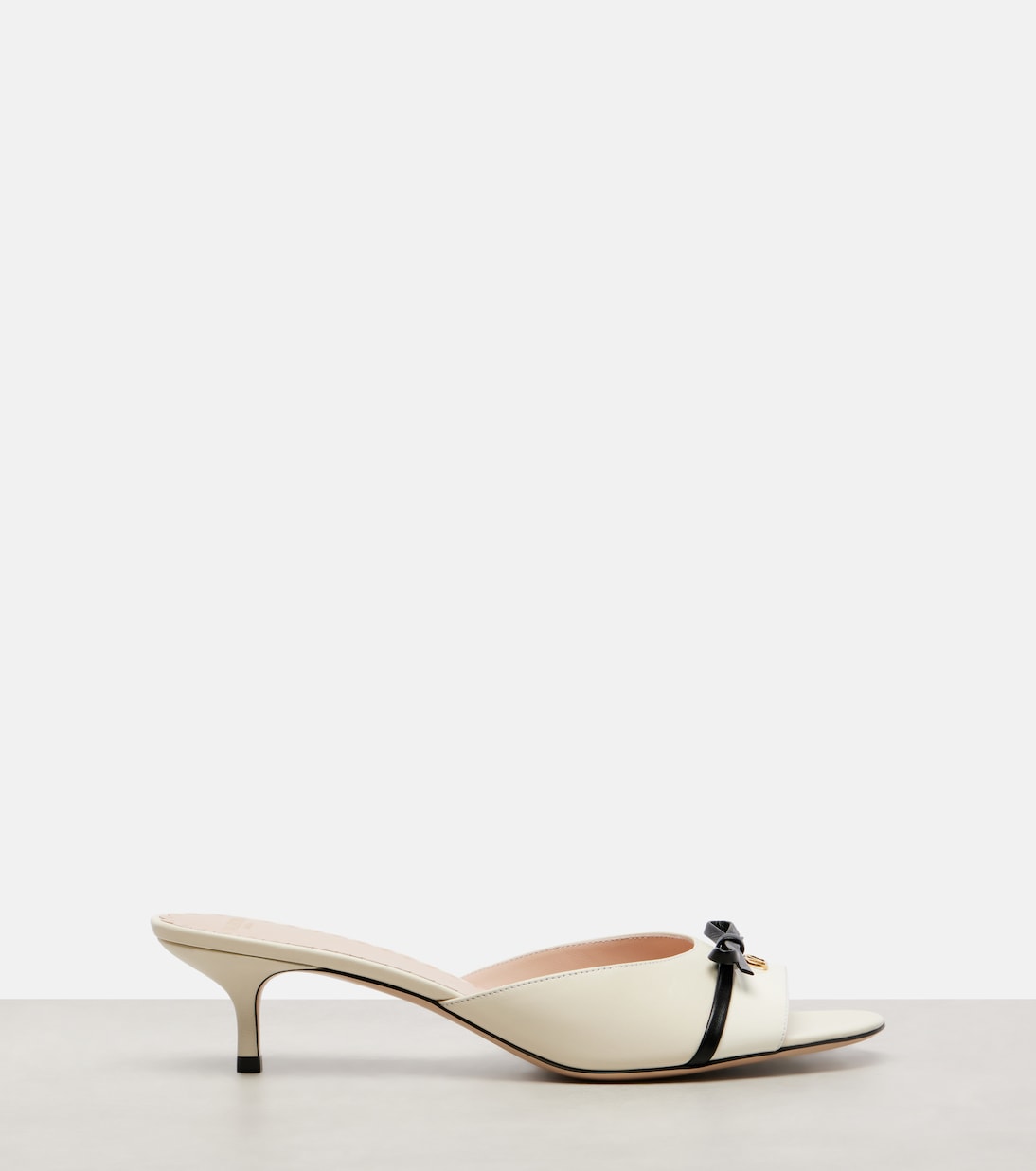 Mules Bepointy 45 en cuir verni | Valentino Garavani