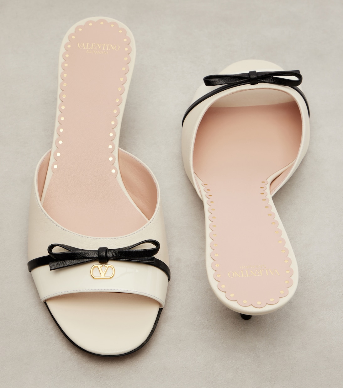 Mules Bepointy 45 en cuir verni | Valentino Garavani