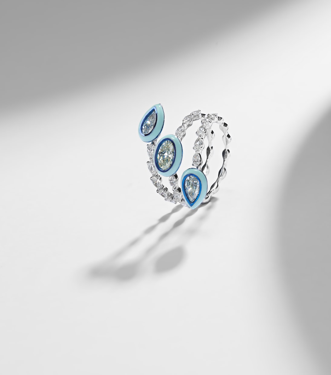 Anillo Saturn de oro blanco de 18 ct con diamantes | Kamyen