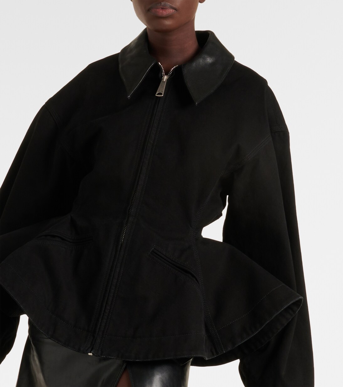 Chaqueta de Lona Algodón Estilo McQueen con Detalle Peplum para Jóvenes Modernos