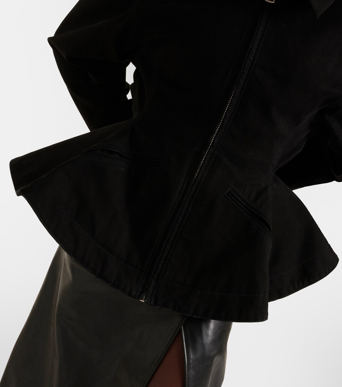 Chaqueta de Lona Algodón Estilo McQueen con Detalle Peplum para Jóvenes Modernos