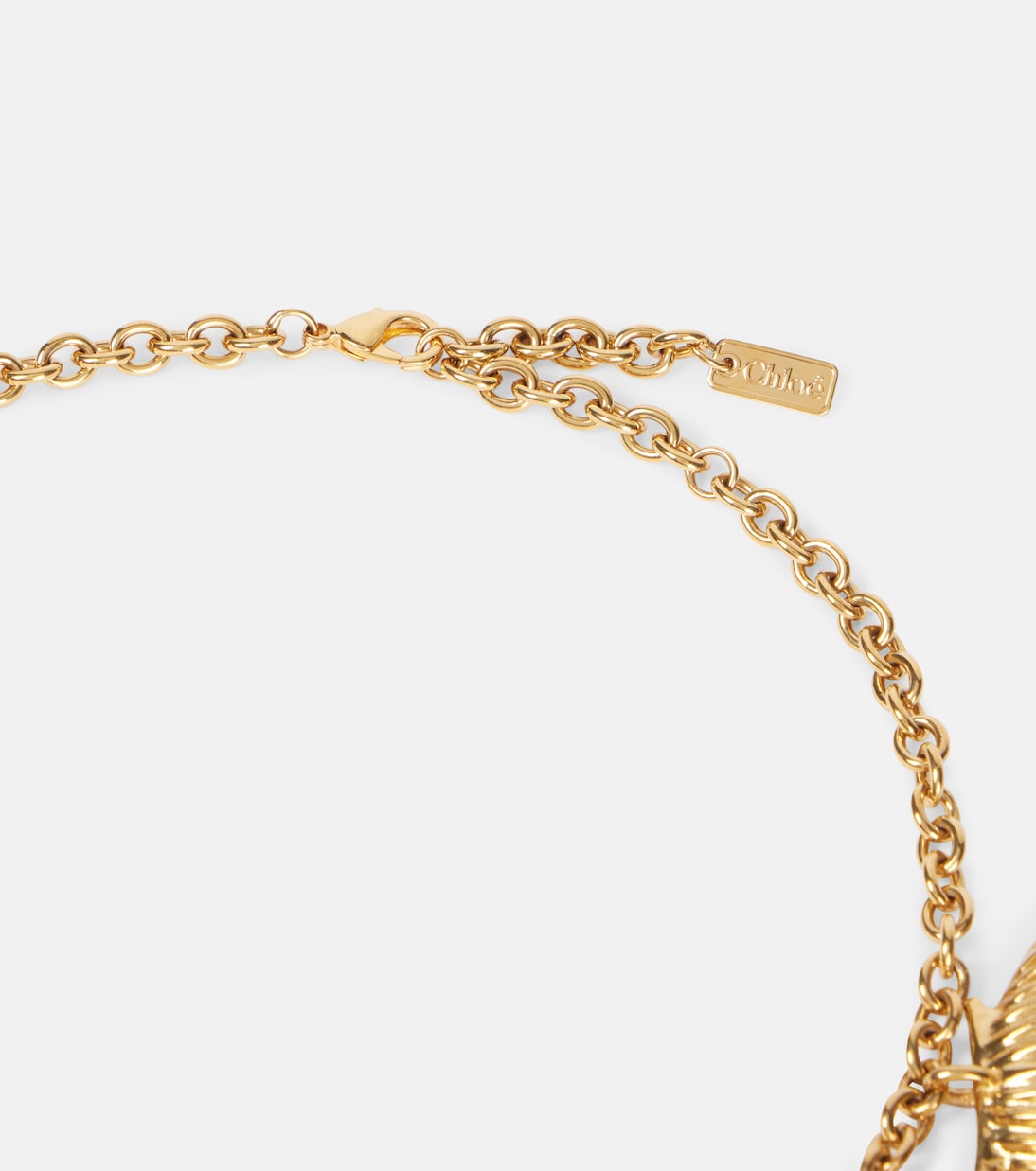 Collana con ciondolo a conchiglia CHLOÉ per stile giovane e fresco