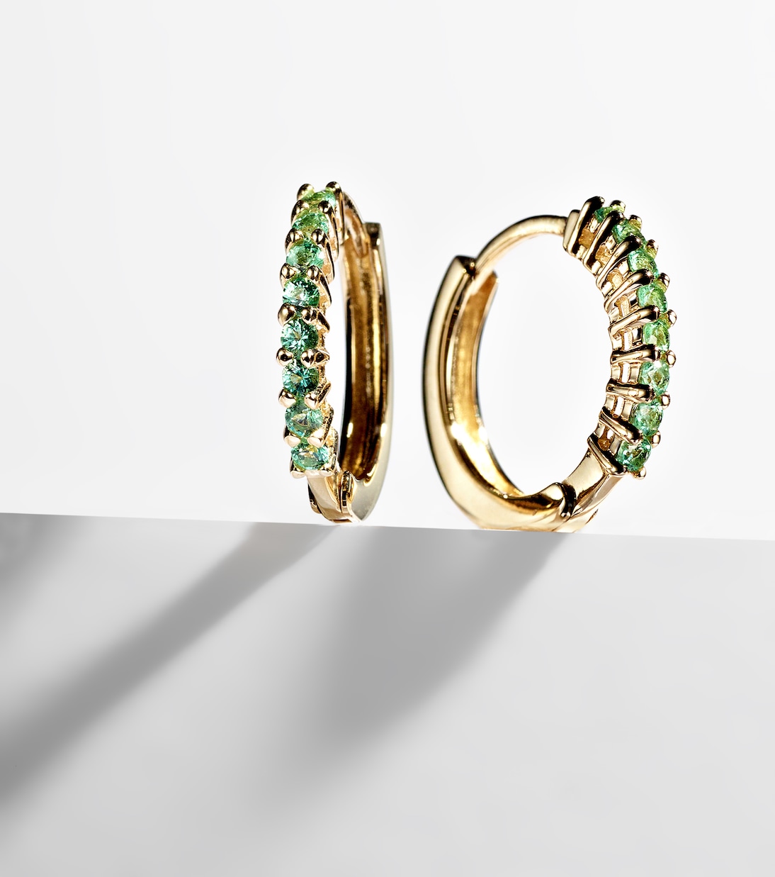 Boucles d’oreilles en or jaune 14 ct et émeraudes | Mateo