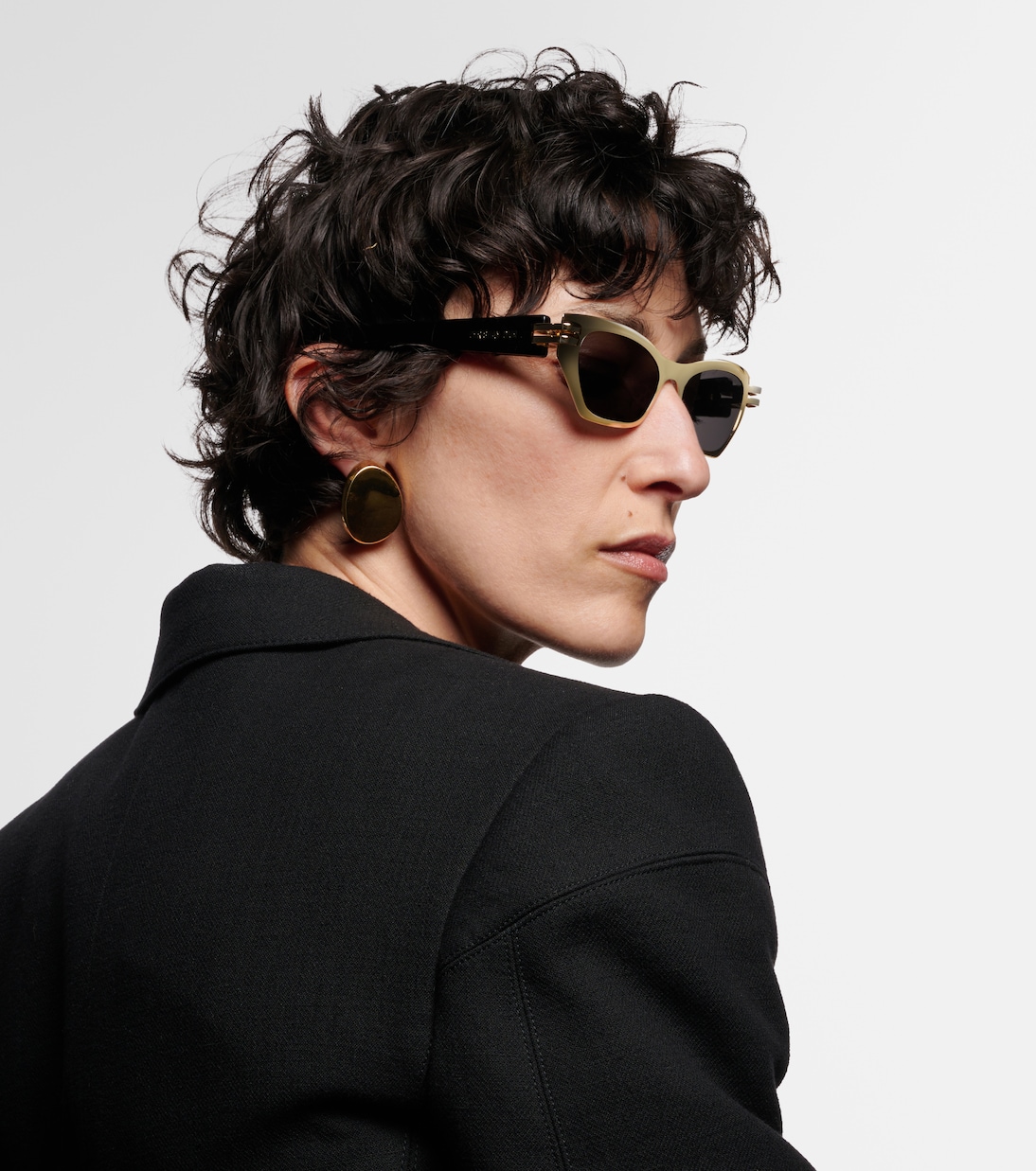 Occhiali da sole CDior B3U stile cat-eye per un look giovane e trendy