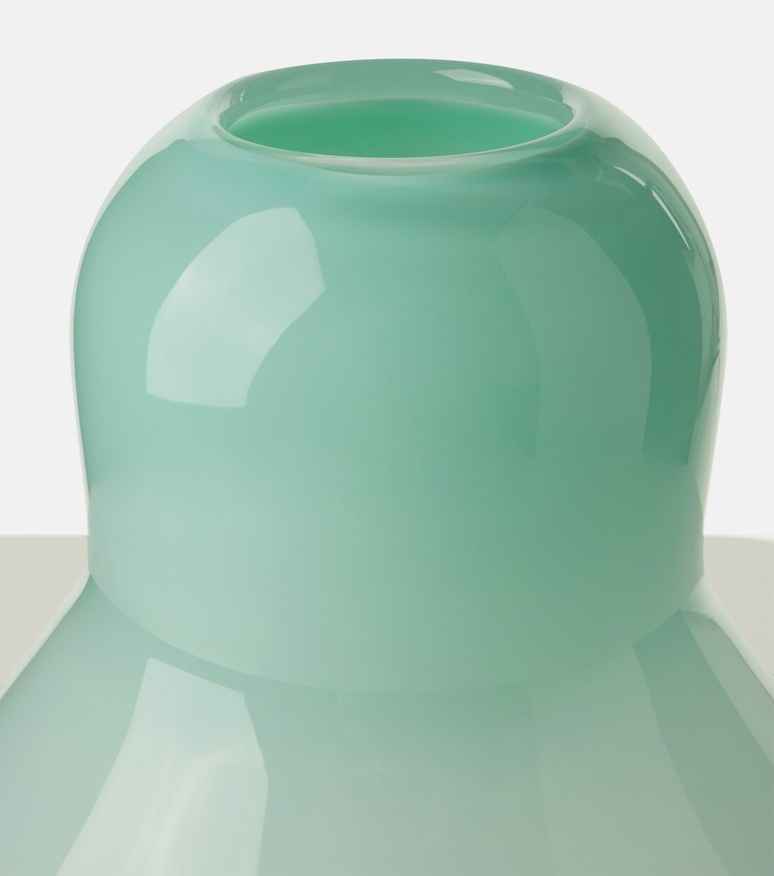 Vase Spin  | Alexa Lixfeld