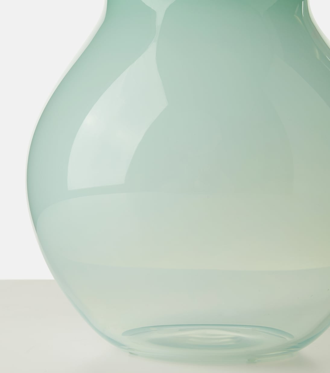 Vase Spin  | Alexa Lixfeld