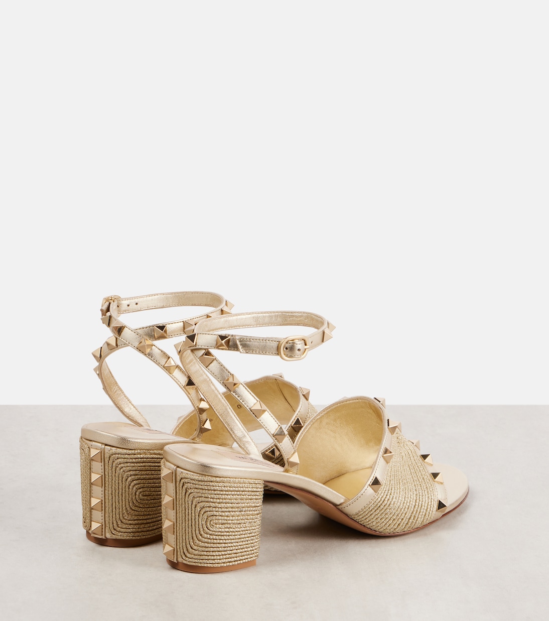 Sandalen Rockstud aus Metallic-Leder | Valentino Garavani