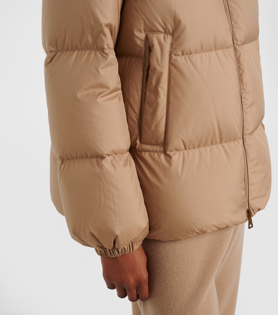 جاكيت محشوة بريش الإوز مقلّمة بالفليس Esnaie | Moncler