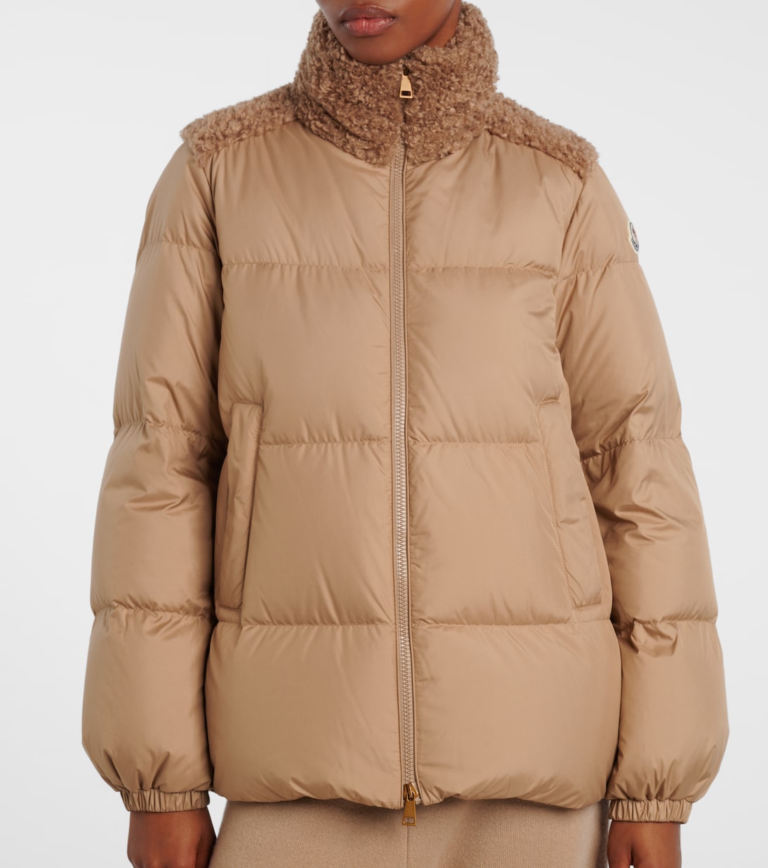 جاكيت محشوة بريش الإوز مقلّمة بالفليس Esnaie | Moncler