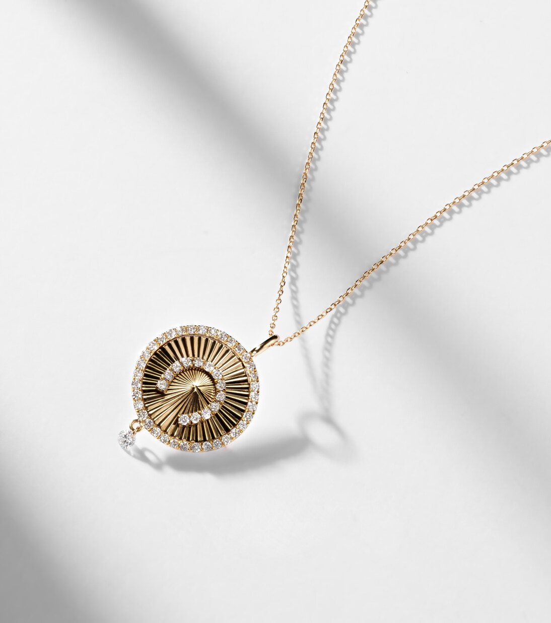 Halskette Lucky Charm Horseshoe aus 18kt Gelbgold mit Diamanten | Persée