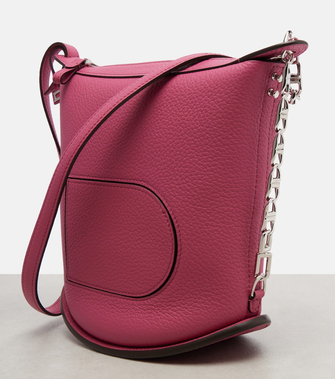 Schultertasche Pin Twist Medium aus Leder | Delvaux