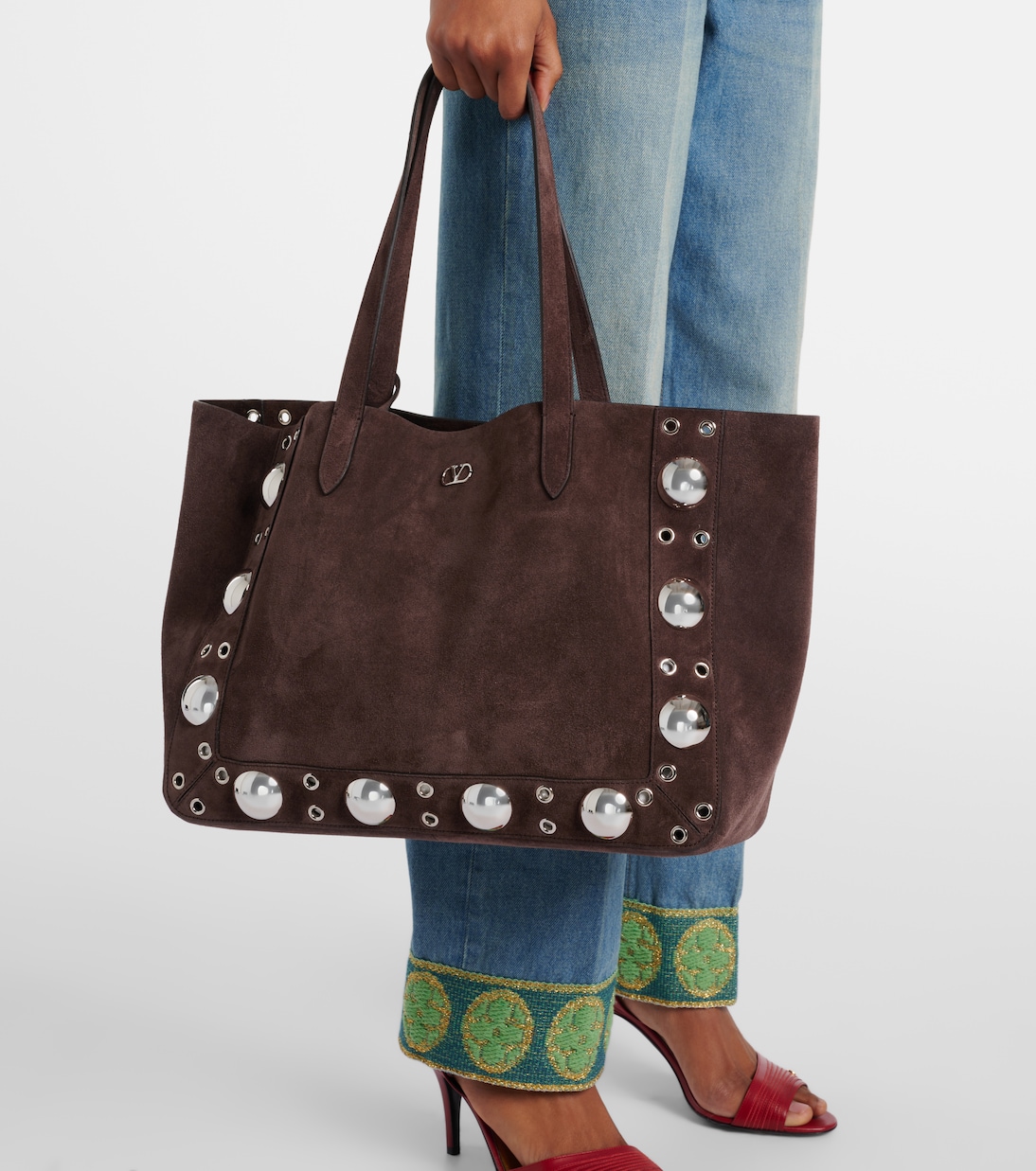 Cabas Nellcôte Medium en daim à clous | Valentino Garavani