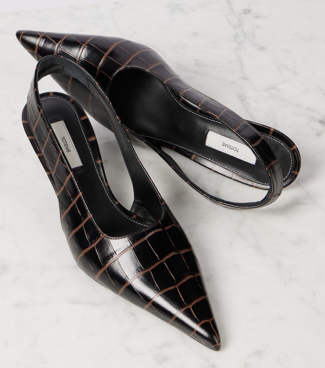 Scarpe slingback in effetto coccodrillo TOTEME per uno stile giovane e audace
