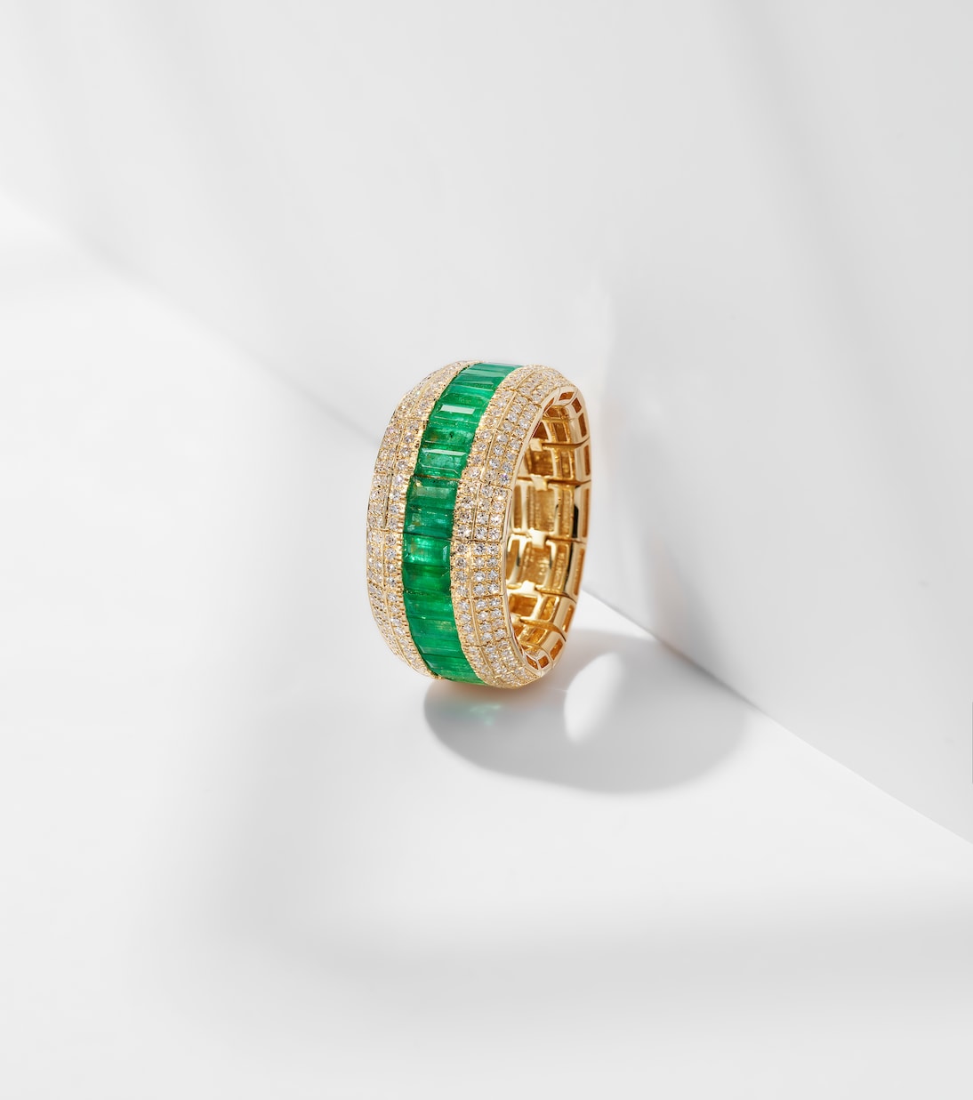 18kt gold ring with emeralds and diamonds | Shay Jewelry