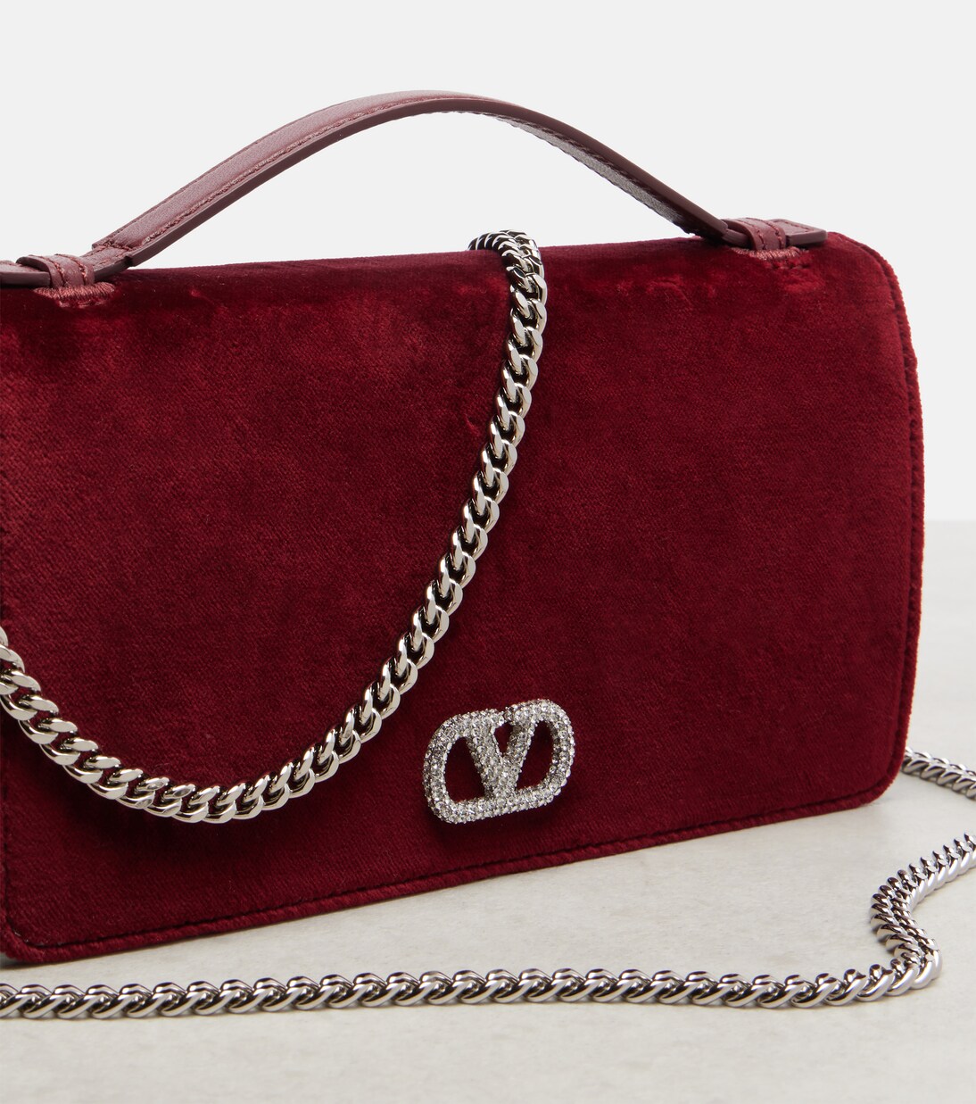 Schultertasche VLogo aus Samt | Valentino Garavani