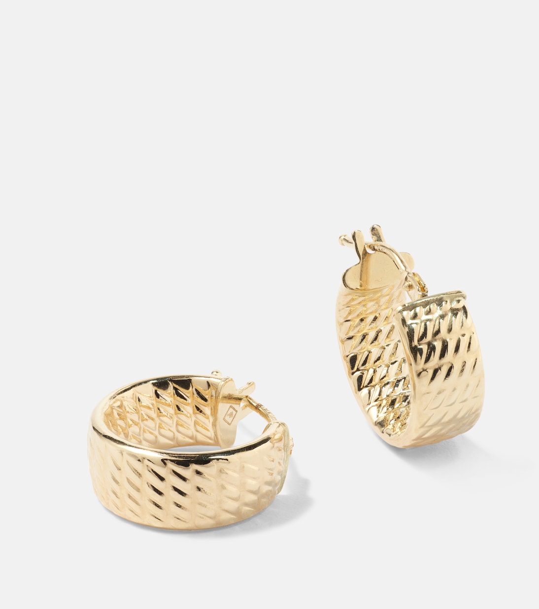 Orecchini a Cerchio in Oro 14kt Le Groove di STONE AND STRAND - Stile Giovane e Moderno