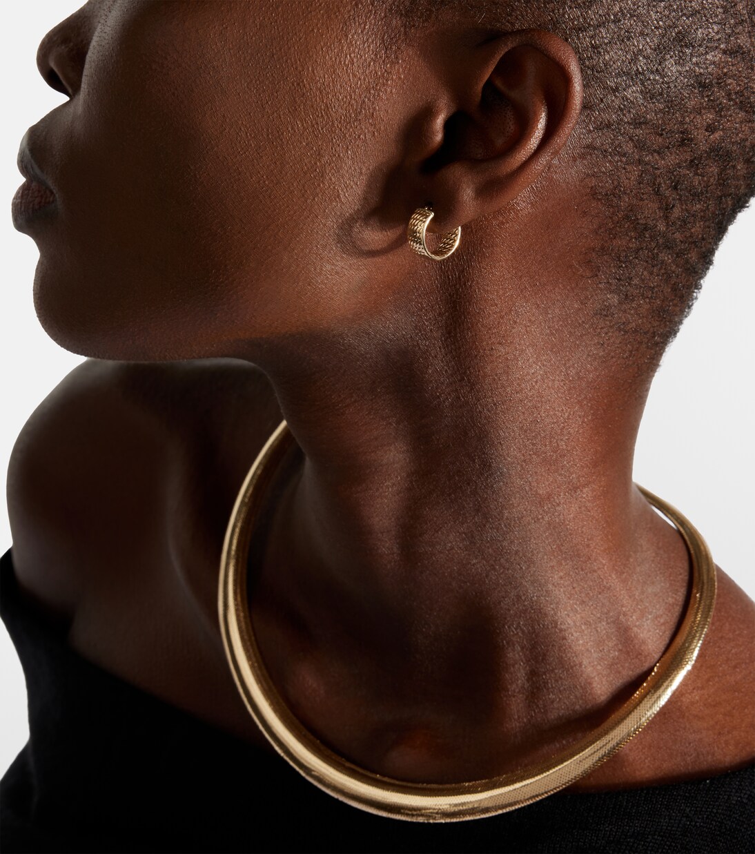 Orecchini a Cerchio in Oro 14kt Le Groove di STONE AND STRAND - Stile Giovane e Moderno