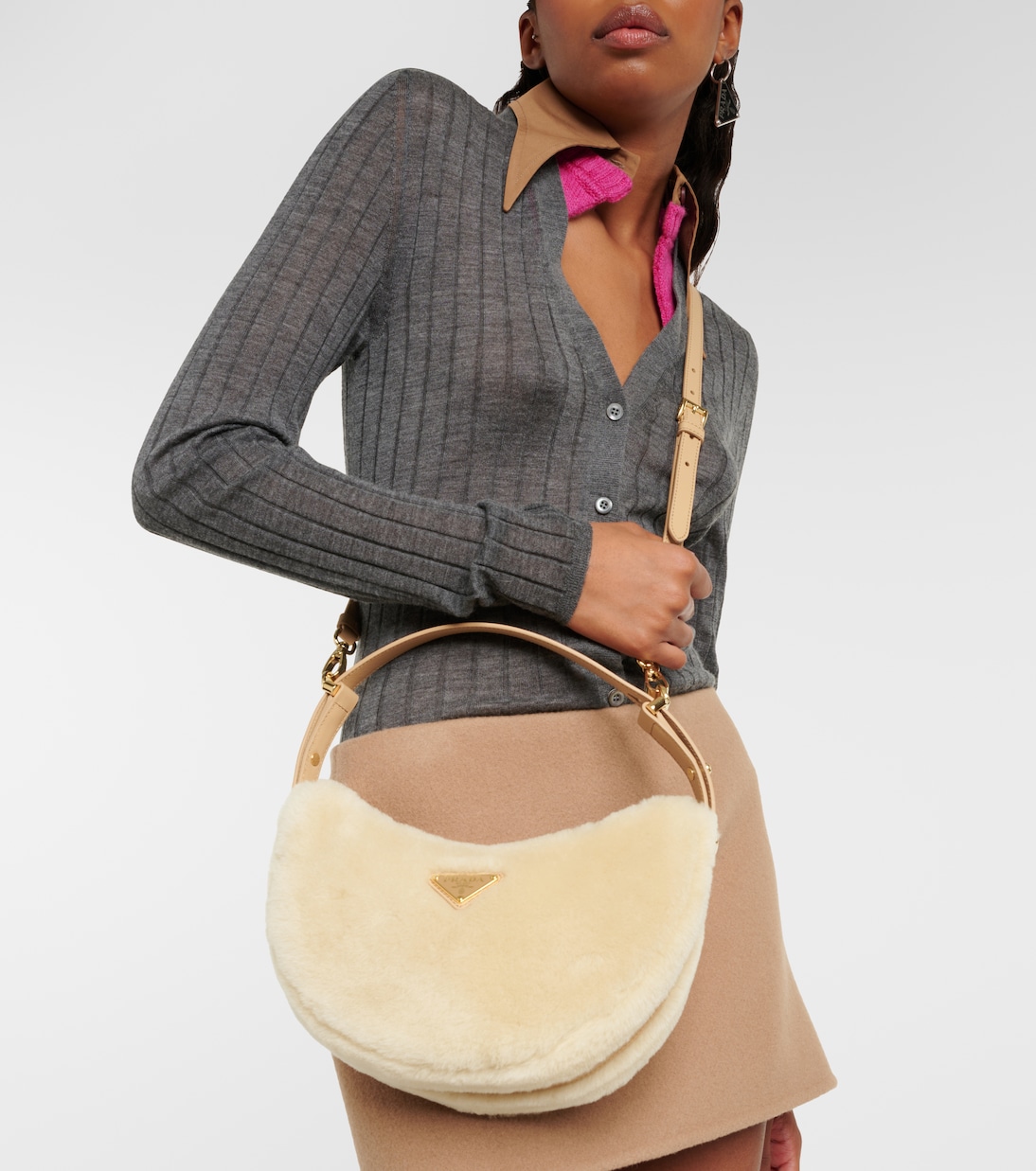 Borsa a spalla Arqué in shearling | Prada