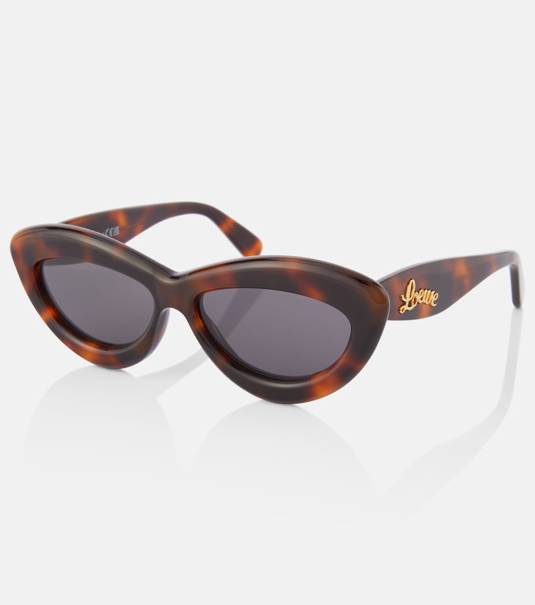 Occhiali da sole LOEWE con montatura a gatto, stile giovane e trendy