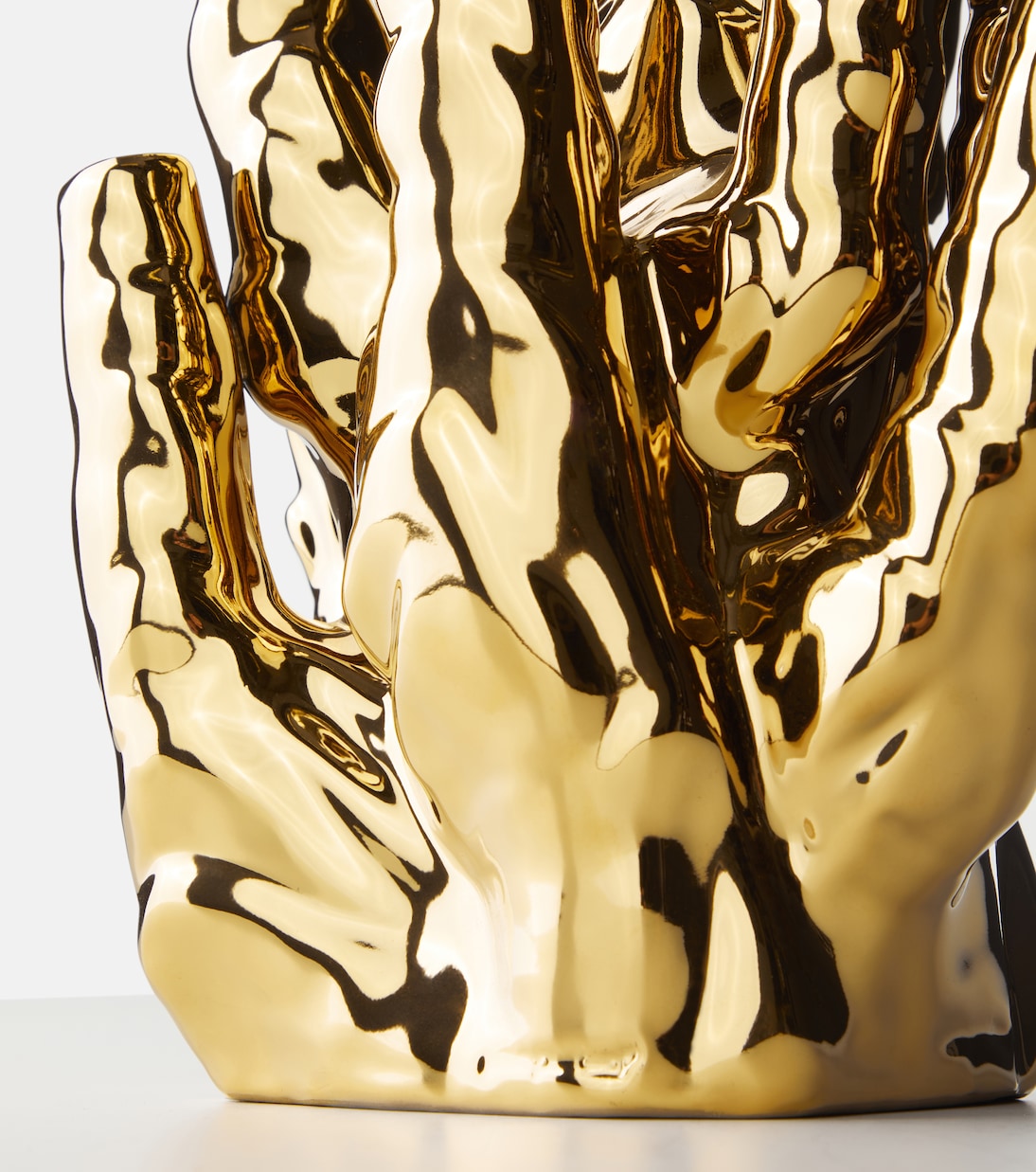 Coral porcelain vase by Norman Trapman | Polspotten