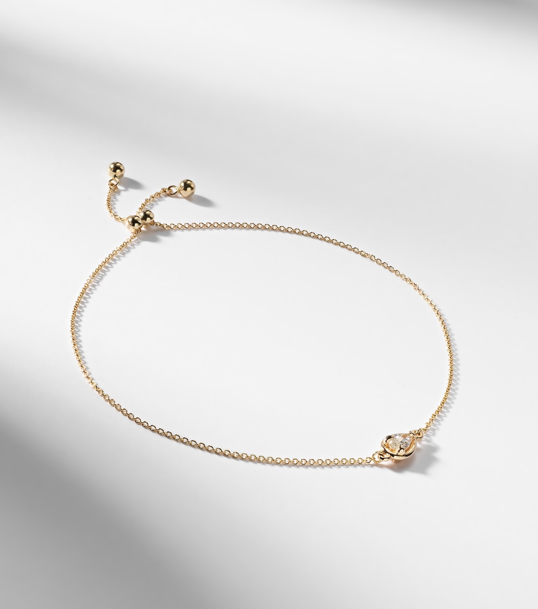 Bracciale in oro 14kt con diamanti e pietra portafortuna STONE AND STRAND per giovani eleganti