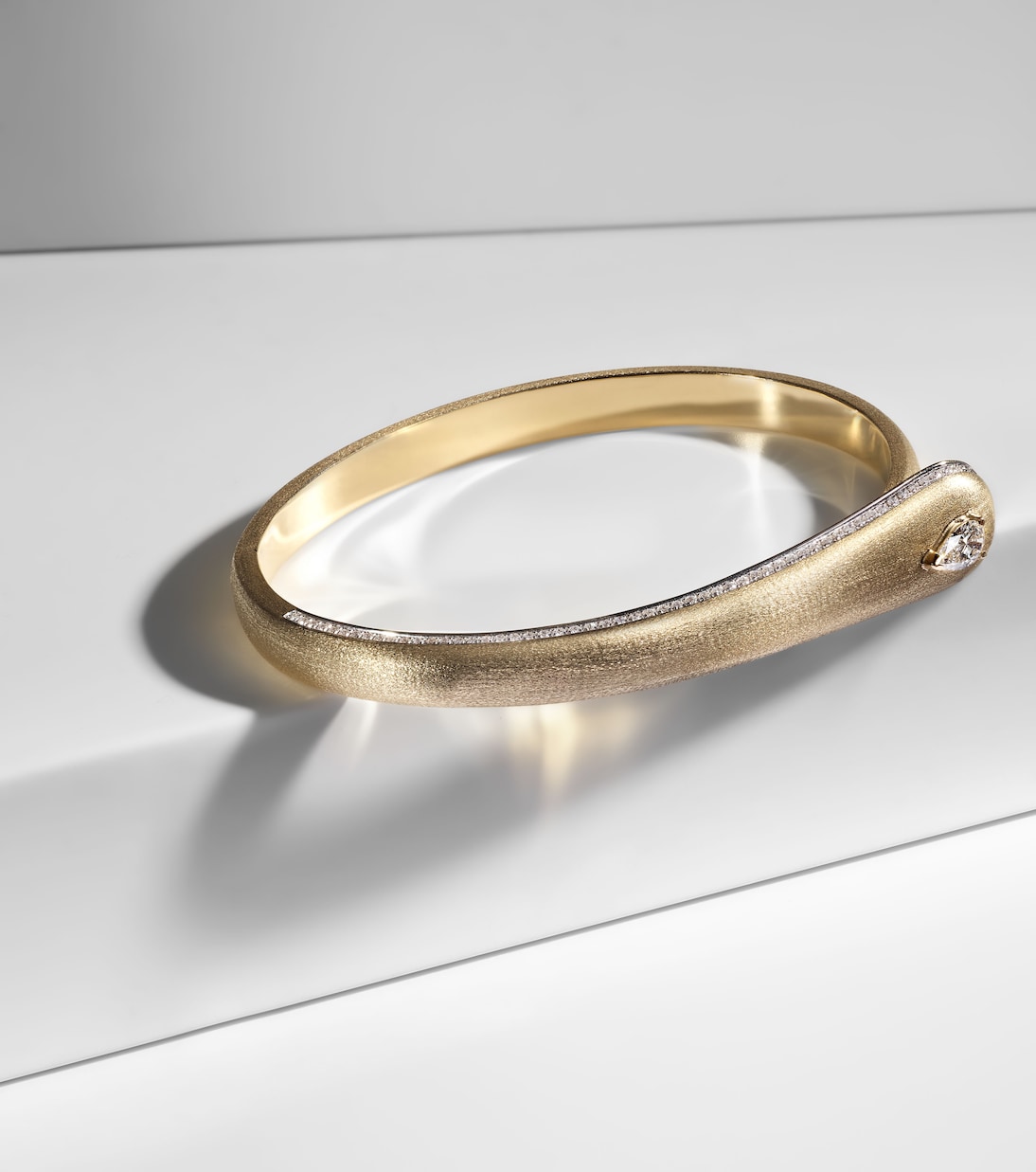 Bracciale RAINBOW K in oro 18kt con diamanti, design moderno per giovani