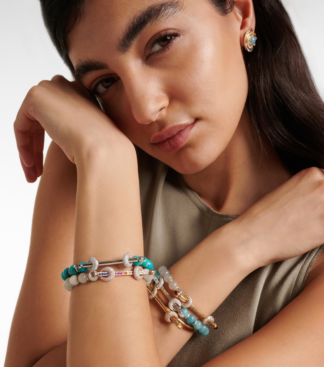 Bracciale in oro rosa 18kt ANANYA Chakra con zaffiri, diamanti e pietre preziose per giovani alla moda