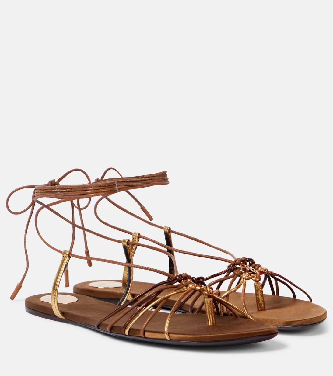 Sandali in pelle Saint Laurent con dettagli Cassandre, perfetti per un look giovanile