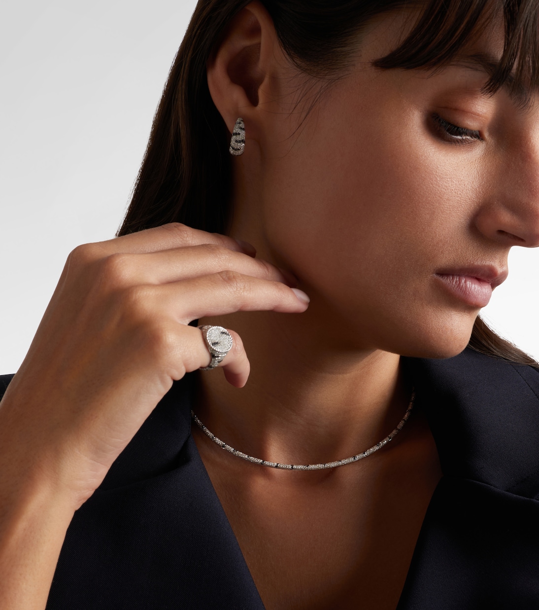 Torque Zèbre 9kt white gold necklace with diamonds | Yvonne Léon