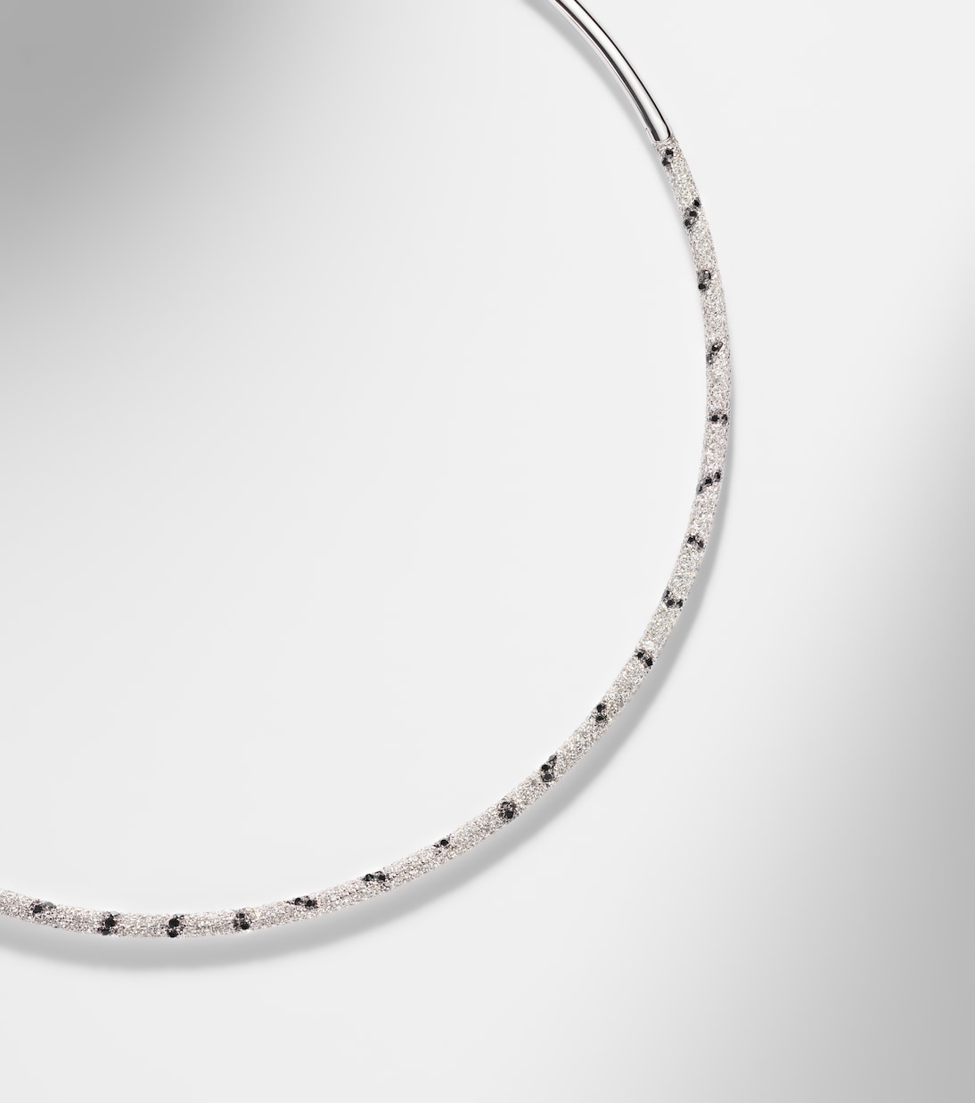 Torque Zèbre 9kt white gold necklace with diamonds | Yvonne Léon