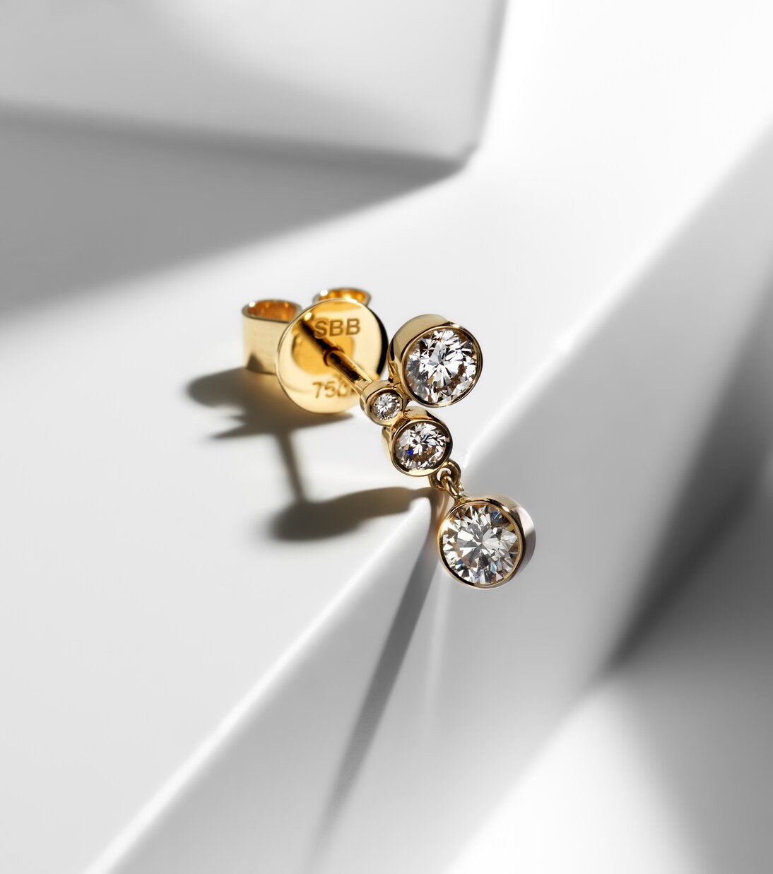 Stella Diamant 18kt gold single earring with diamonds | Sophie Bille Brahe