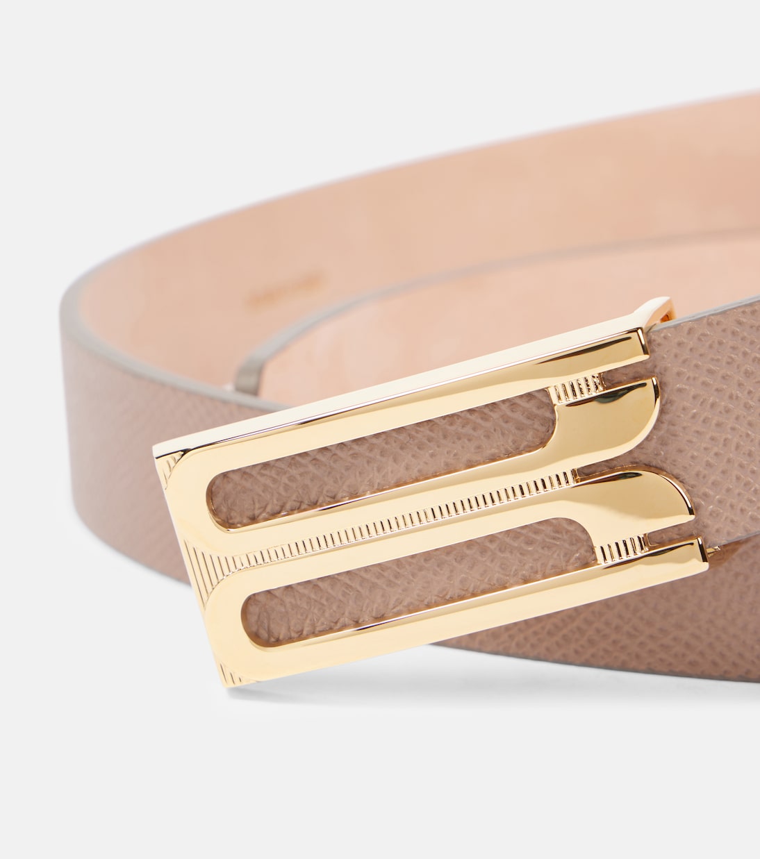 Cintura in pelle firmata VICTORIA BECKHAM, stile giovane e moderno