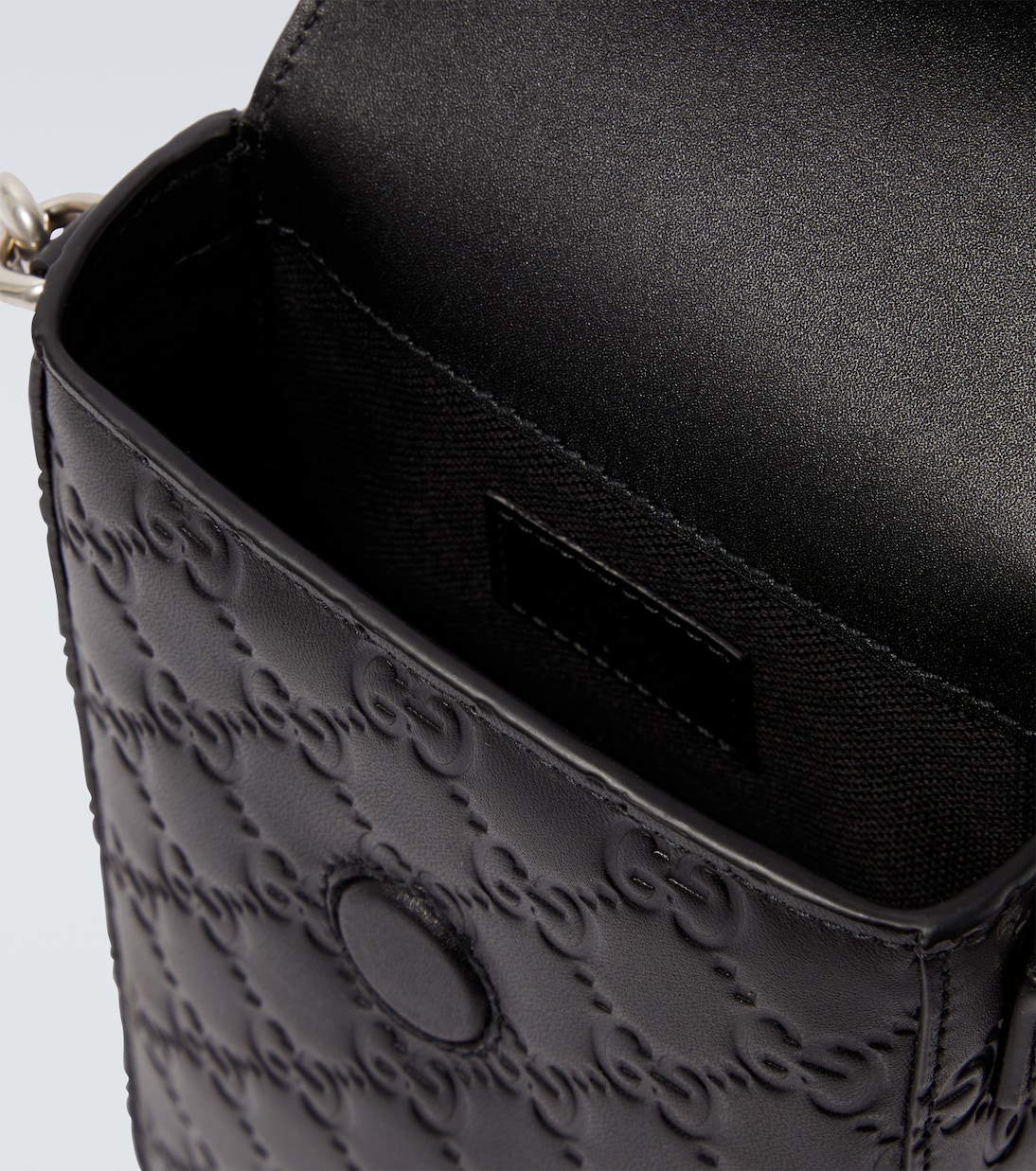 Bolso para móvil GG Emblem de piel grabada | Gucci