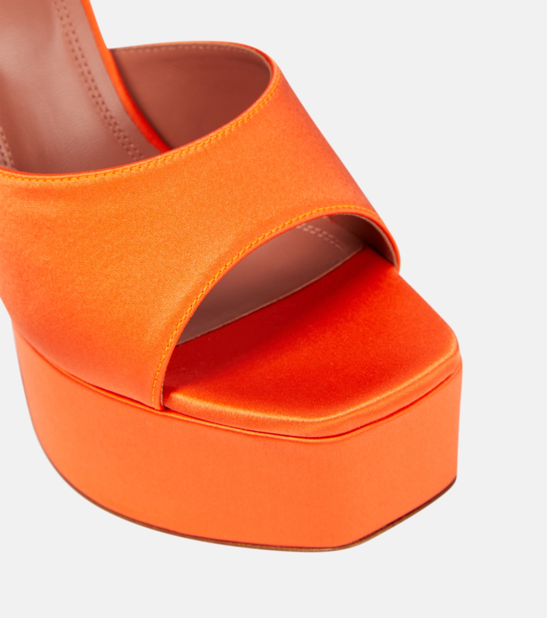 Mules con plataforma Dalida de satén | Amina Muaddi