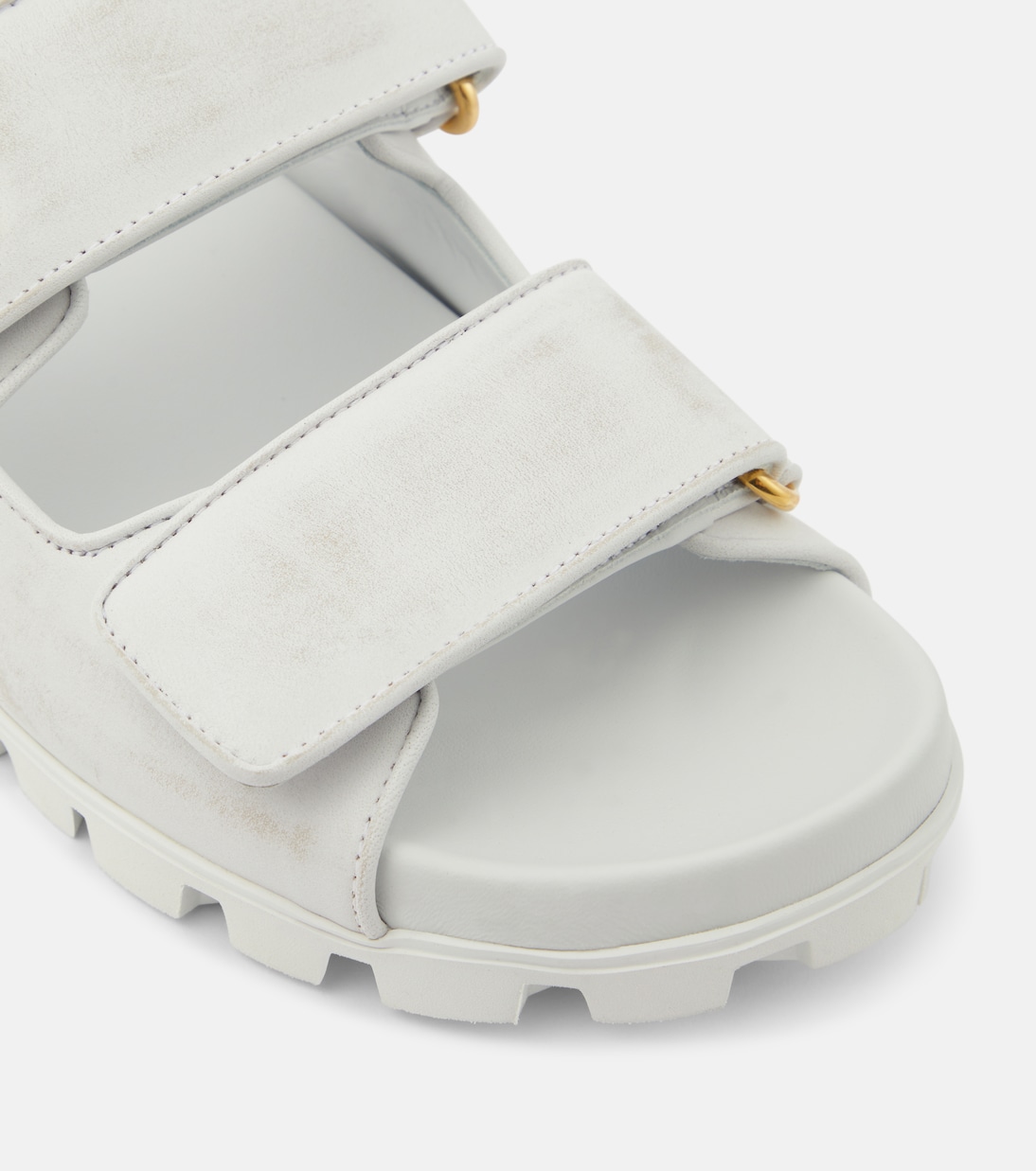 Sandali distressed in pelle con logo | Miu Miu