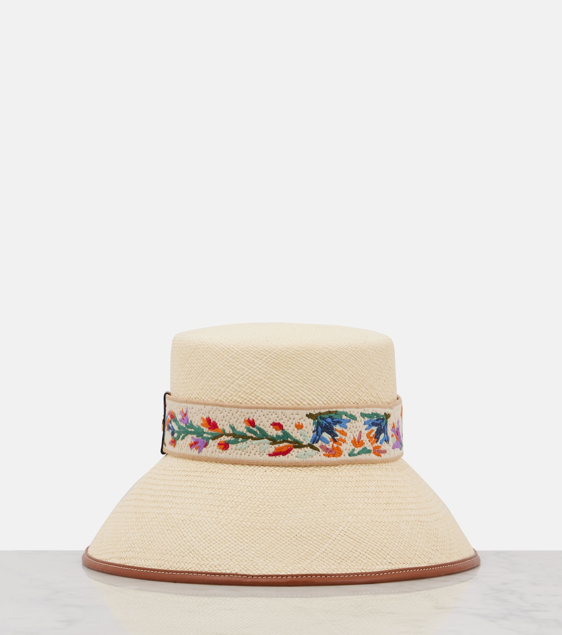 Cappello in paglia Valentino stile Antibes per giovani trendy