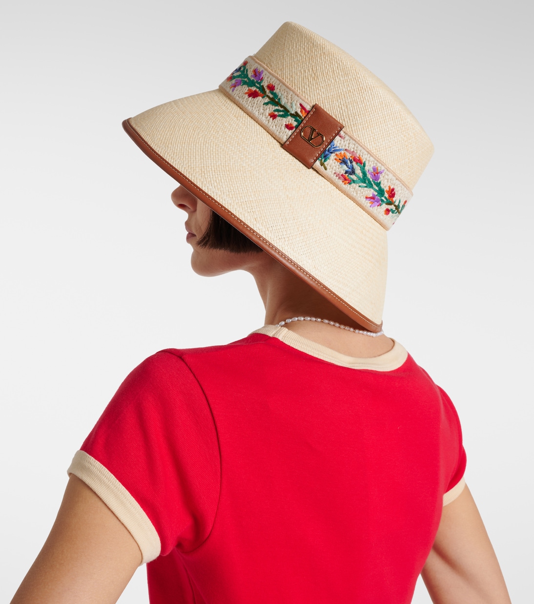 Cappello in paglia Valentino stile Antibes per giovani trendy
