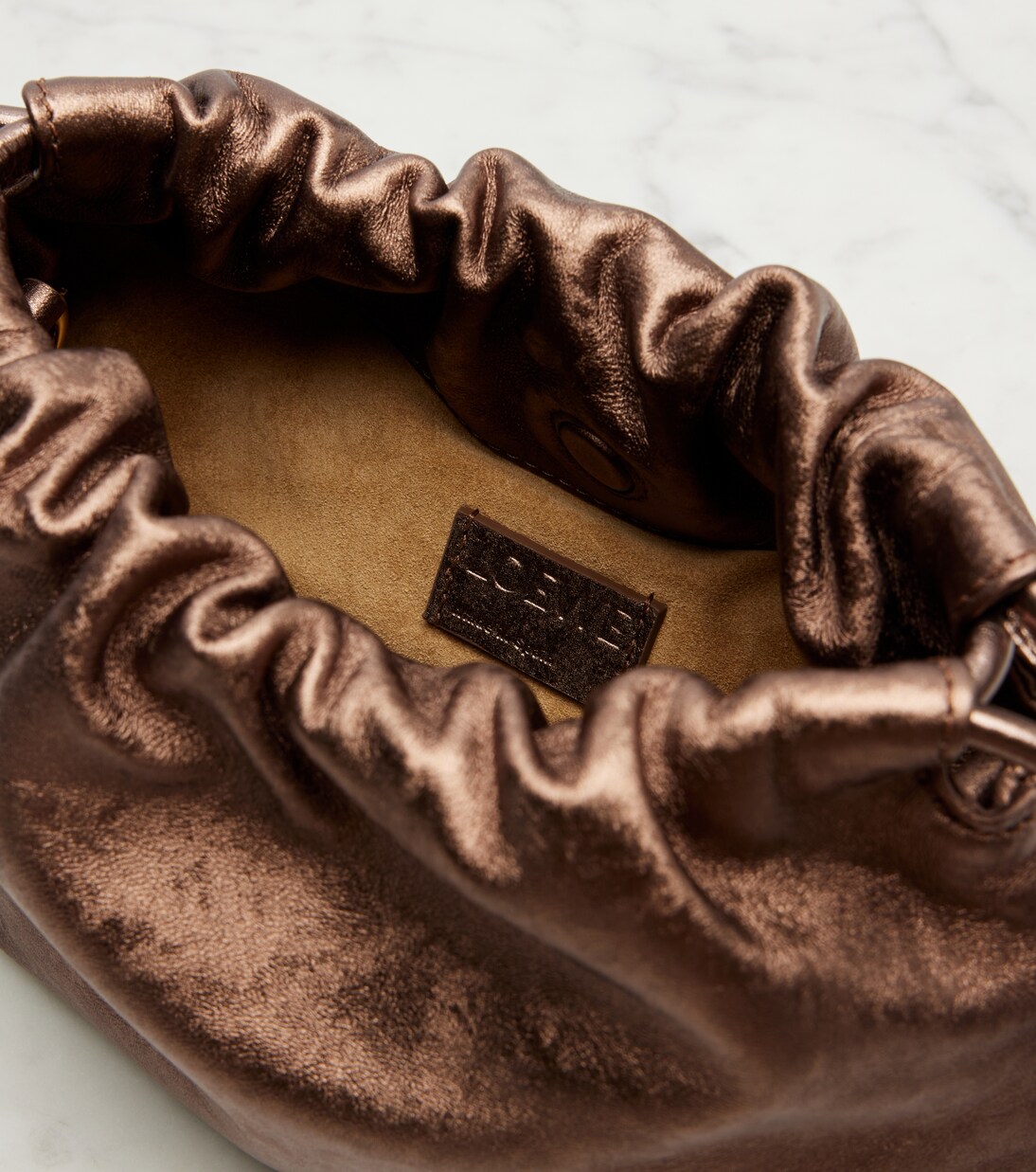 Flamenco 미니 메탈릭 레더 클러치 | Loewe