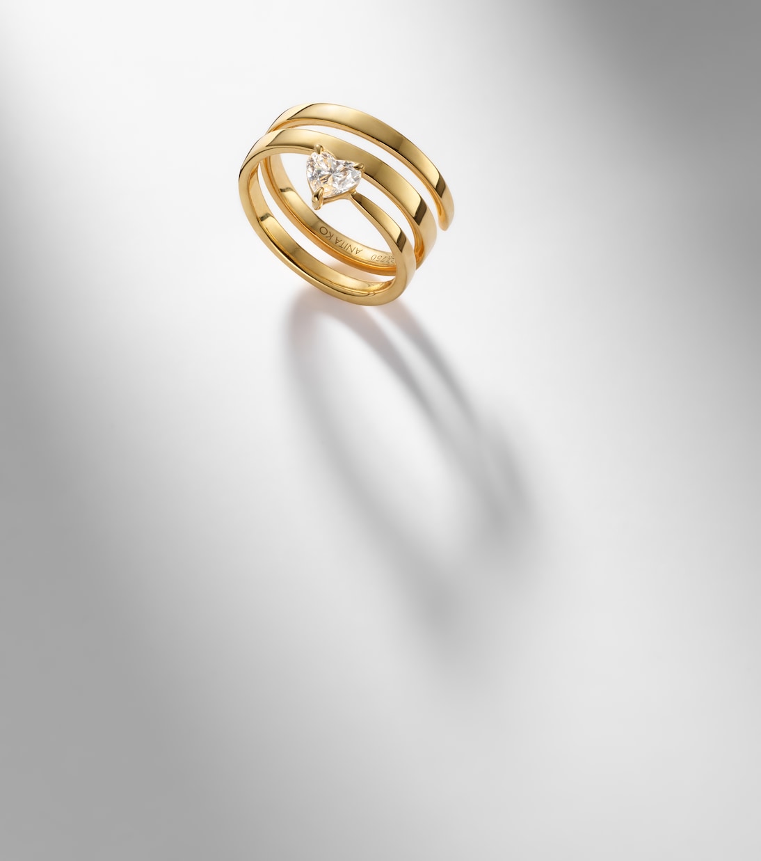 Anello Coil in oro giallo 18kt (750/1000) con diamanti | Anita Ko