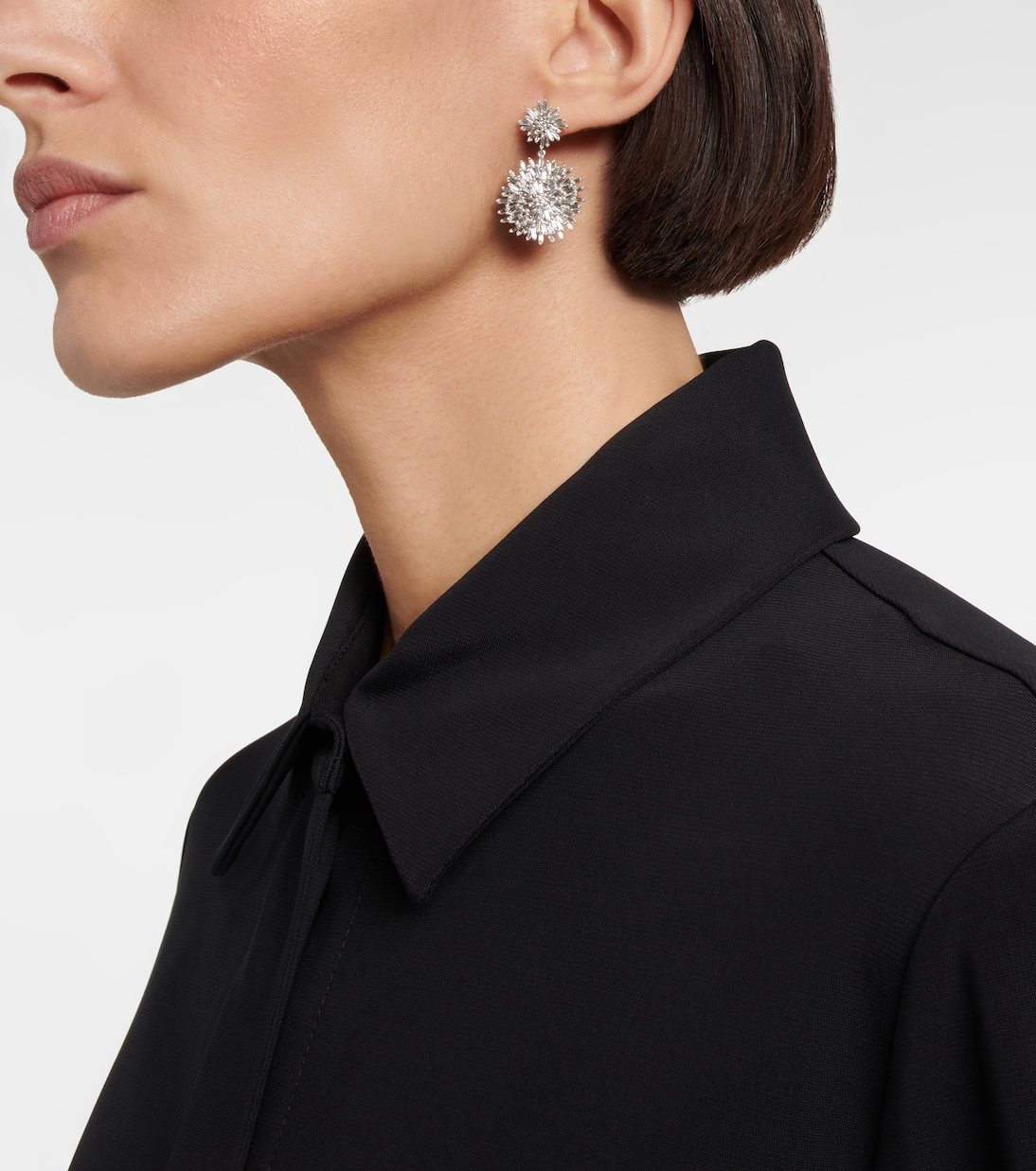 Orecchini a goccia SUZANNE KALAN in oro bianco 18kt con diamanti scintillanti