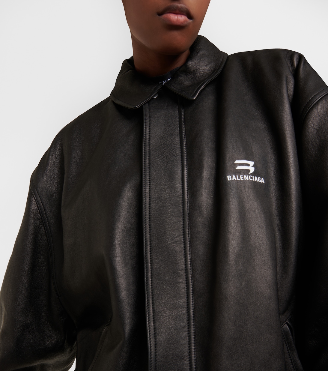 Chaqueta Bomber de Cuero Oversize Balenciaga para Jóvenes Modernos