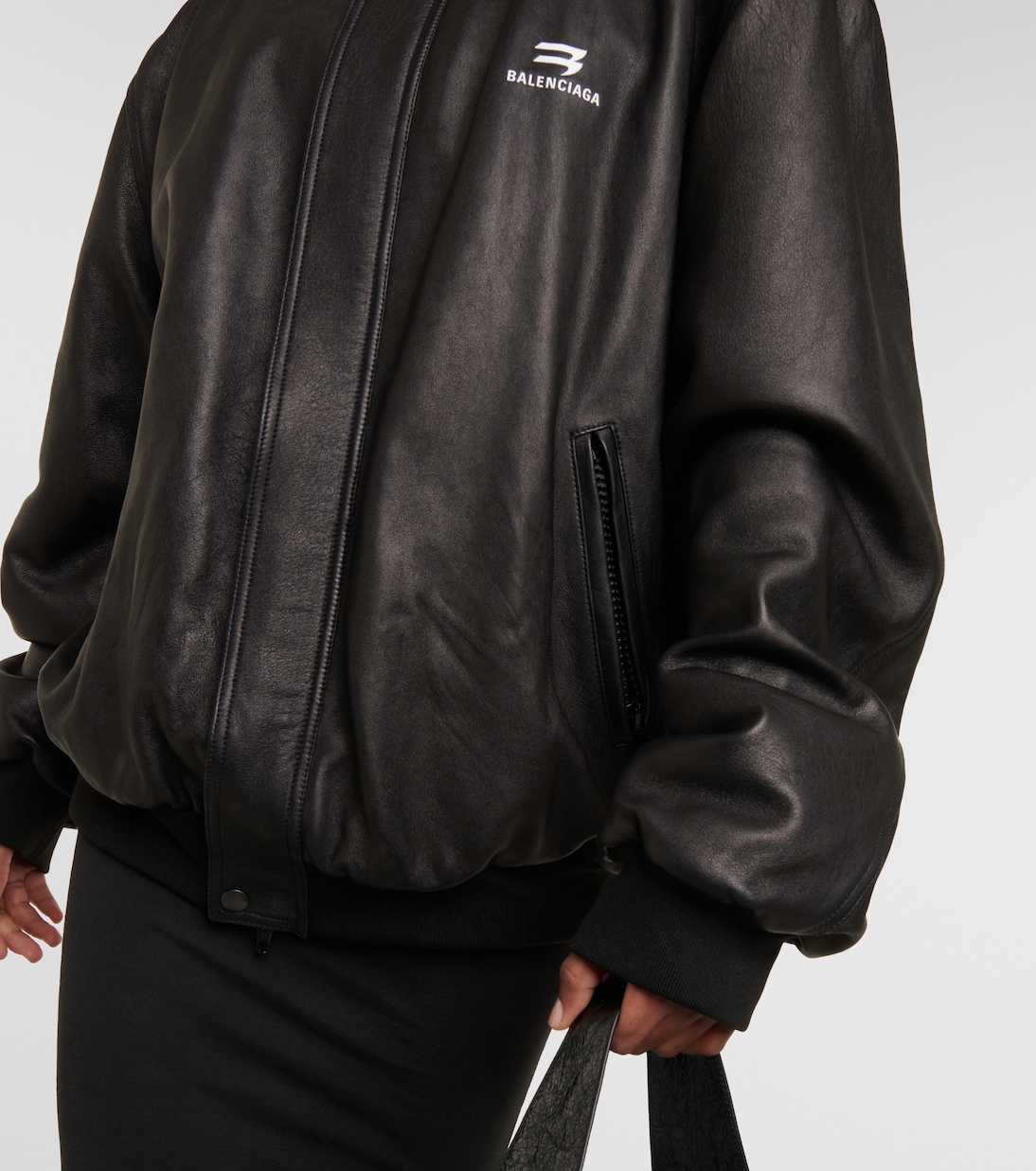 Chaqueta Bomber de Cuero Oversize Balenciaga para Jóvenes Modernos