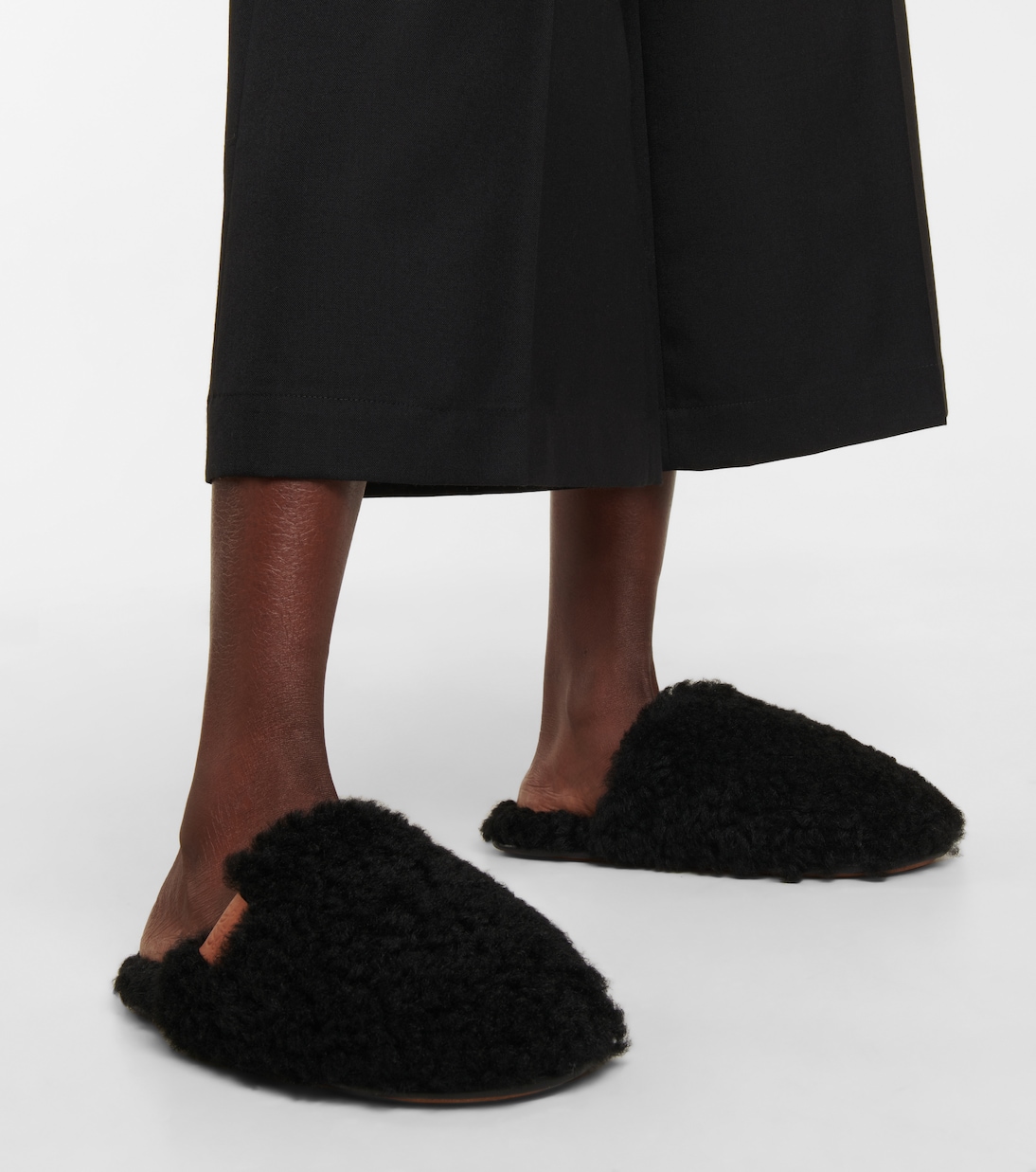 Slippers in shearling | Loewe