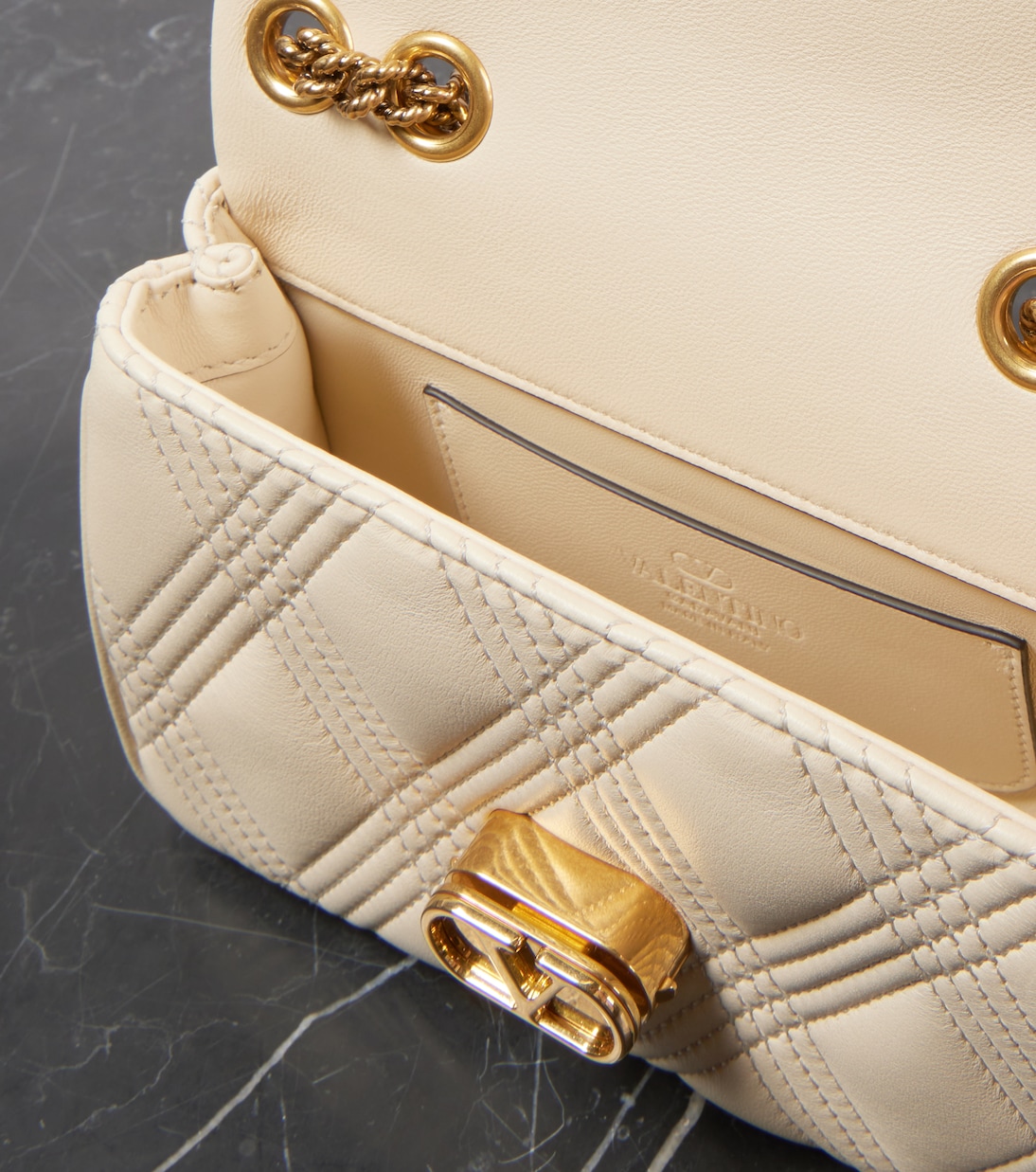 Sac Quiltie 67 Small en cuir | Valentino Garavani